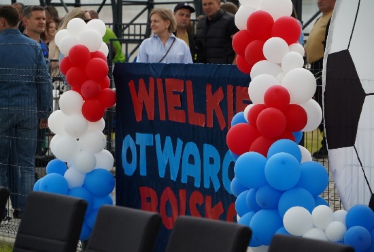 Gmina Głowno: świetna zabawa i rewelacyjny stadion w Popowie Głowieńskim.